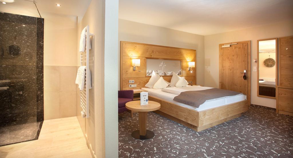 Deluxe Double Room with Balcony,1246760122:JPEG