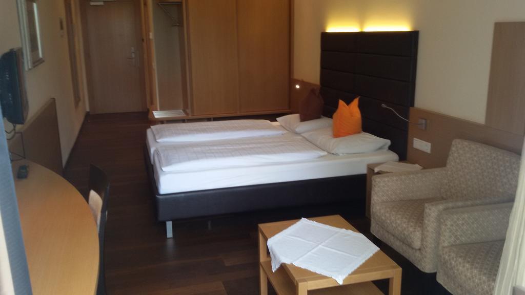 Superior Double Room with Balcony,201004180:JPEG