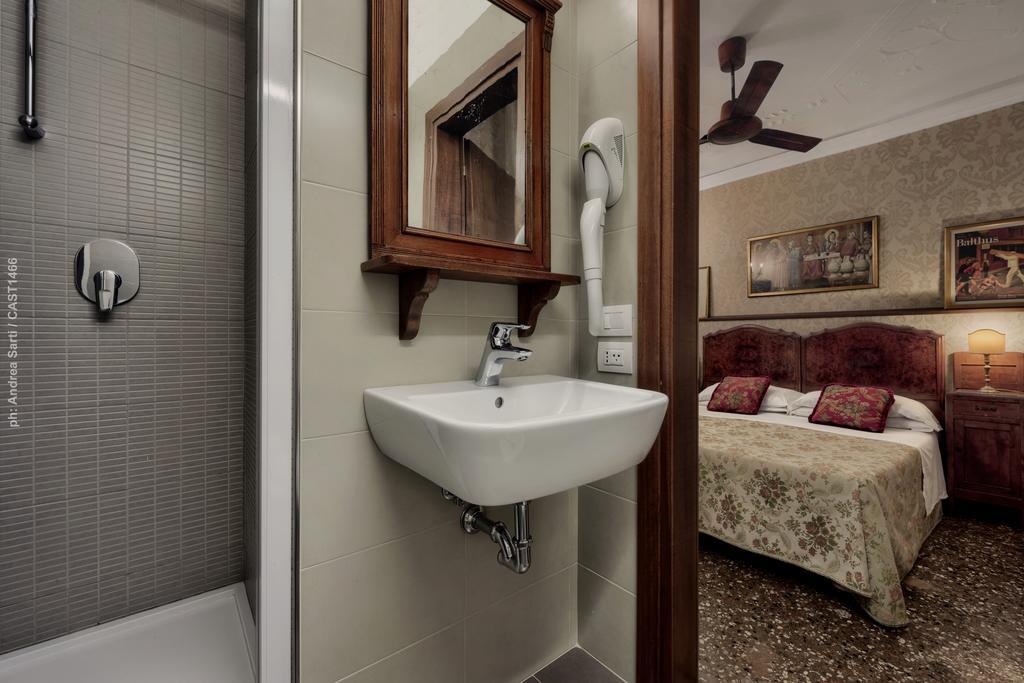 Large Double or Twin Room Canal View,1262781088:JPEG