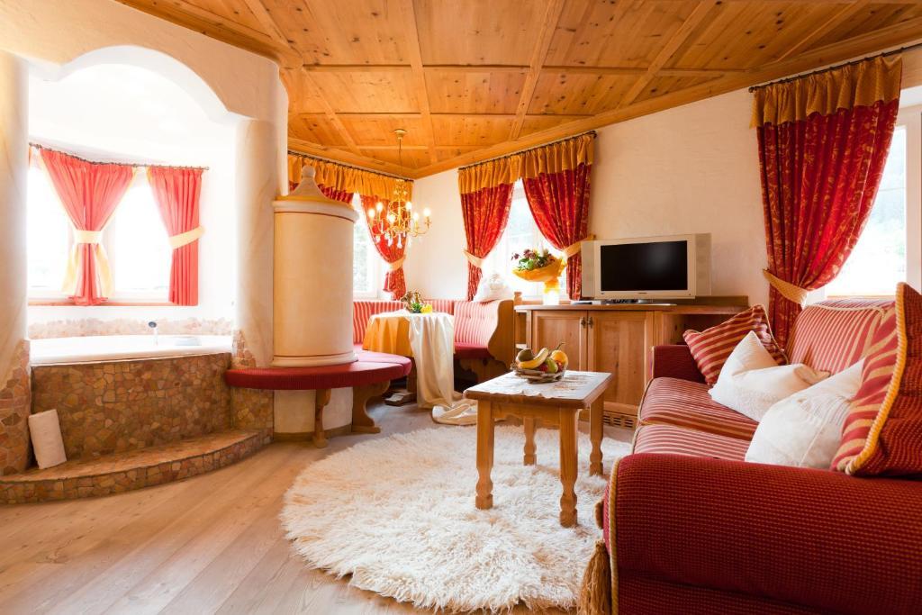 Deluxe Suite with Spa Bath,1232471720:JPEG