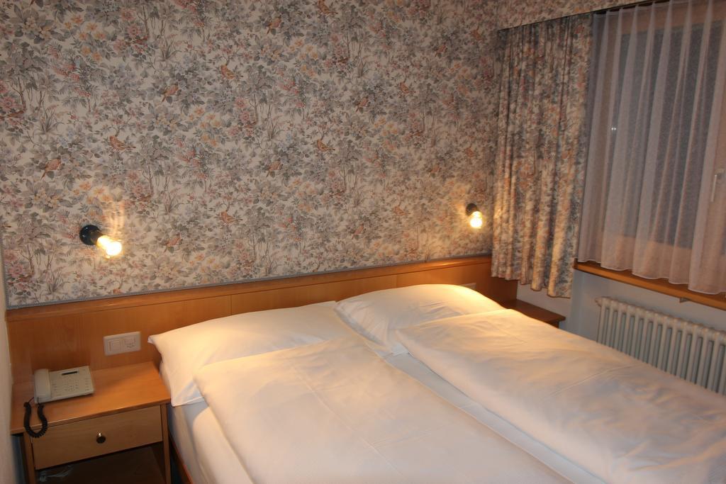 Standard Suite,254650953:JPEG