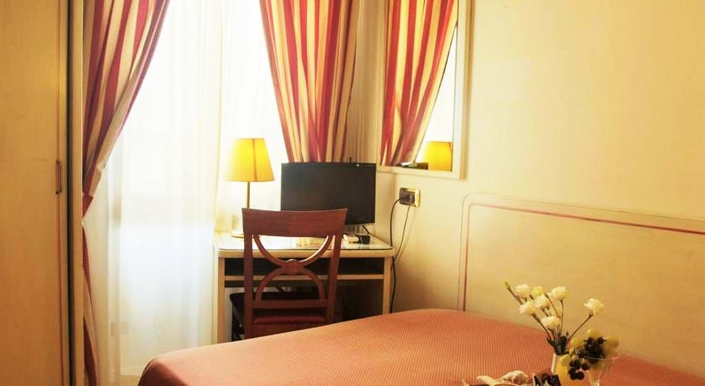 Single Room,832373741:JPEG