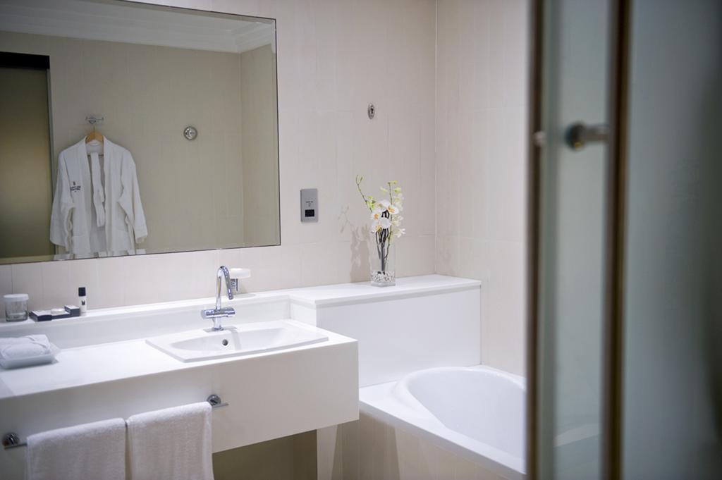 Superior Twin Room complimentary shuttle to DXB Airport Terminal 1 & 3,407150934:JPEG