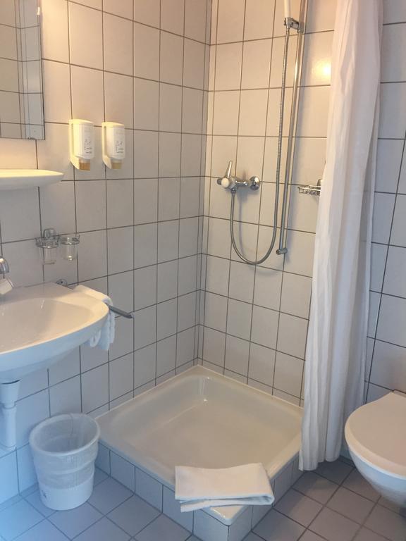 Single Room,739027261:JPEG