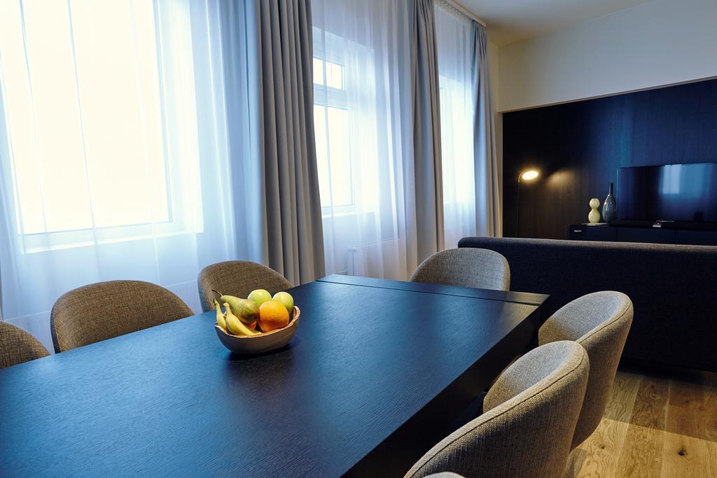 Executive Suite,1439320699:JPEG