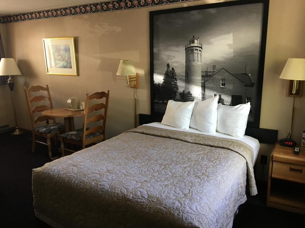Queen Room,409209816:JPEG