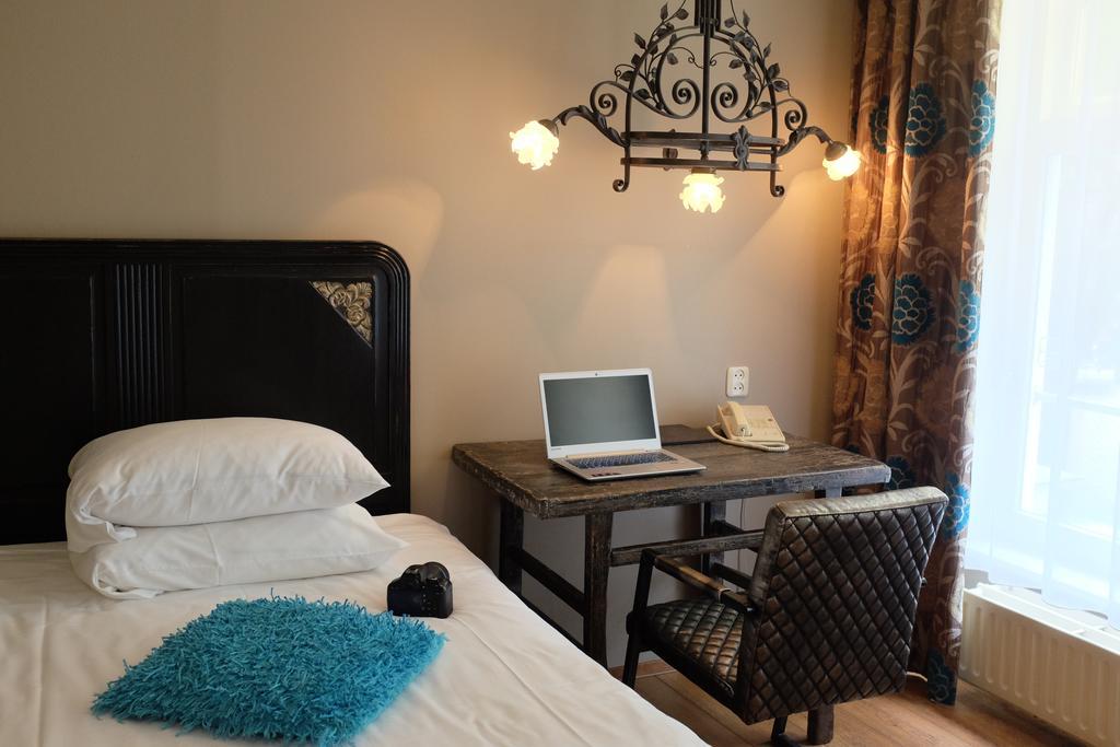 Single Room,688361634:JPEG
