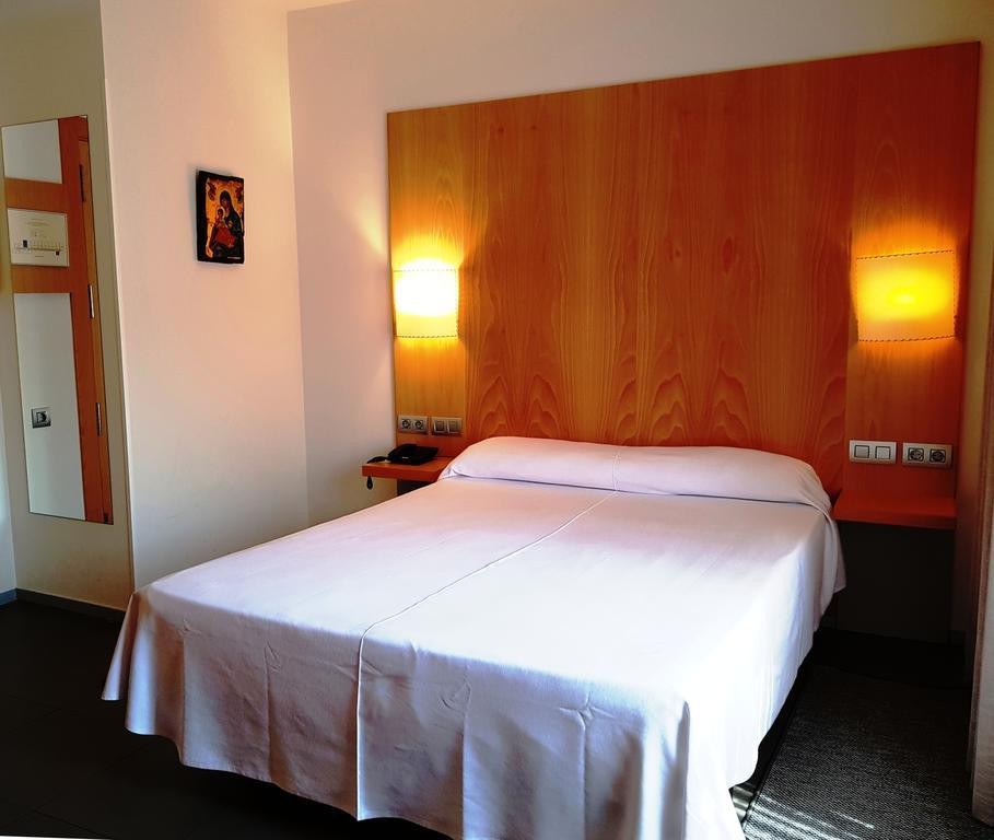 Single Room,440227353:JPEG