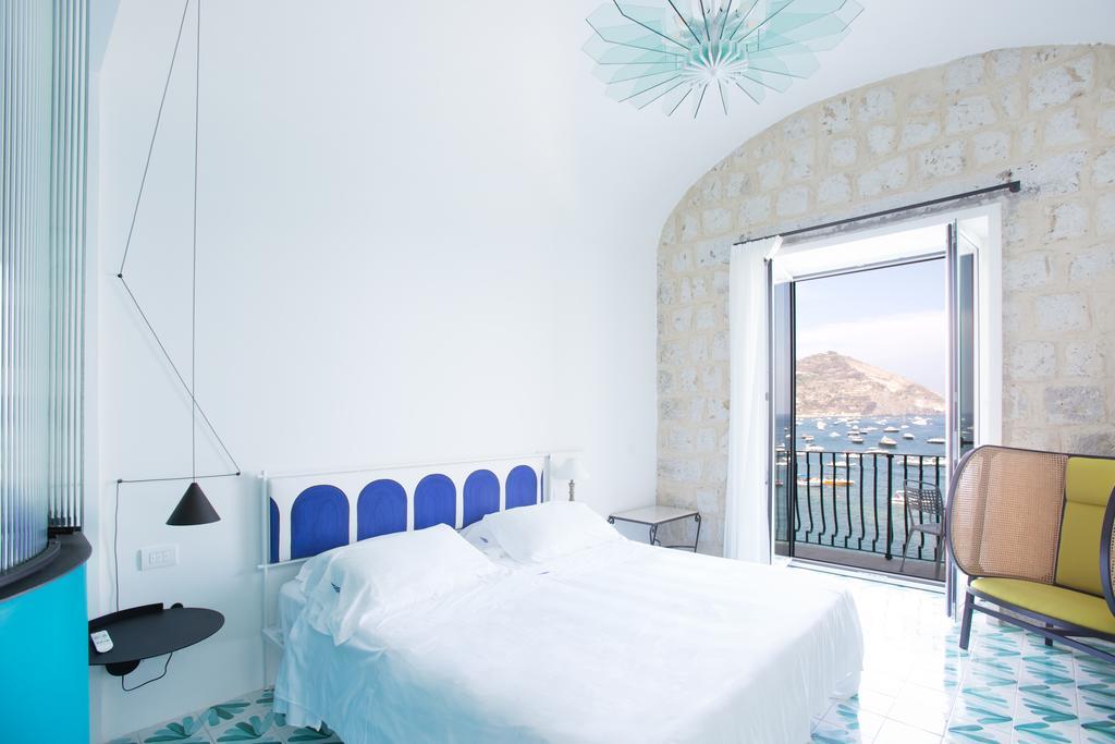 Deluxe Room with Balcony and Sea View,510056652:JPEG