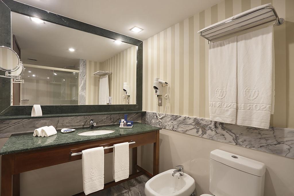 Junior Suite,704271940:JPEG