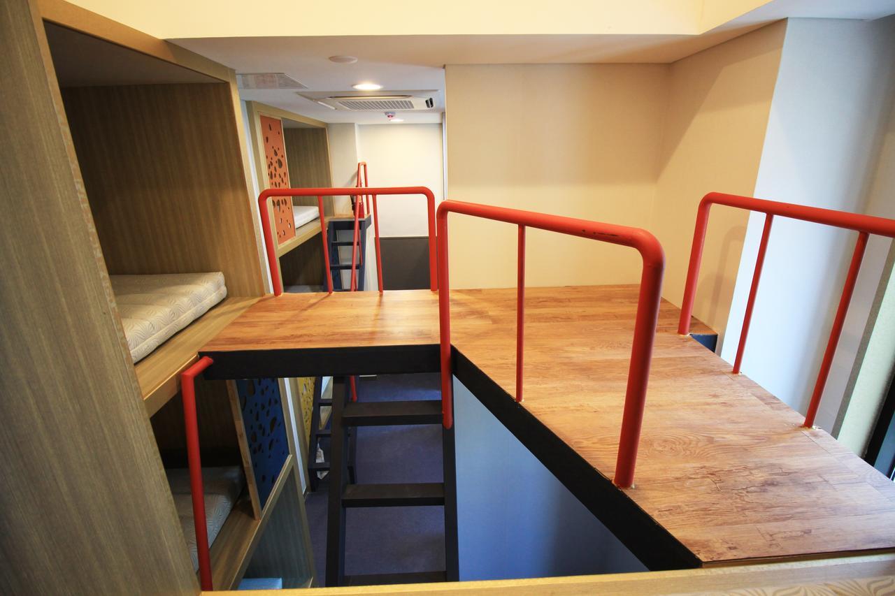 8-Bed Female Dormitory Room,739110487:JPEG