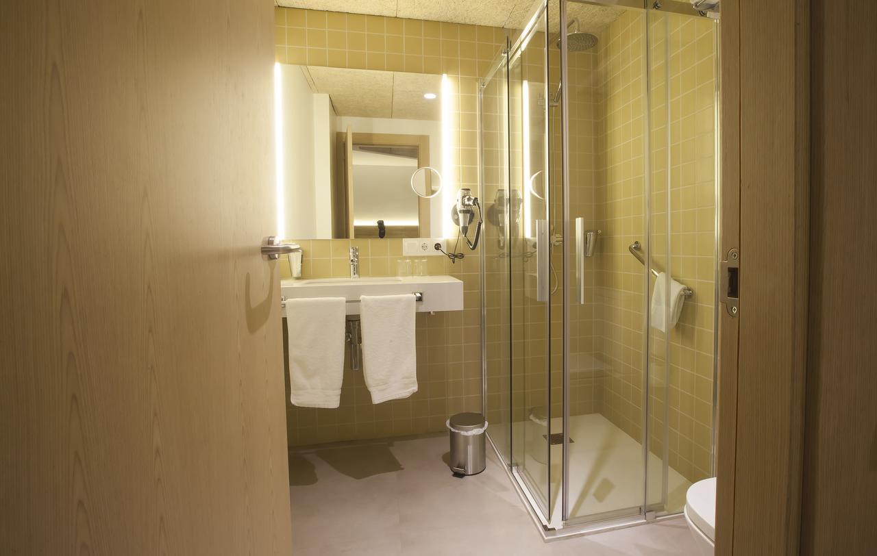 Standard Double or Twin Room,535707207:JPEG