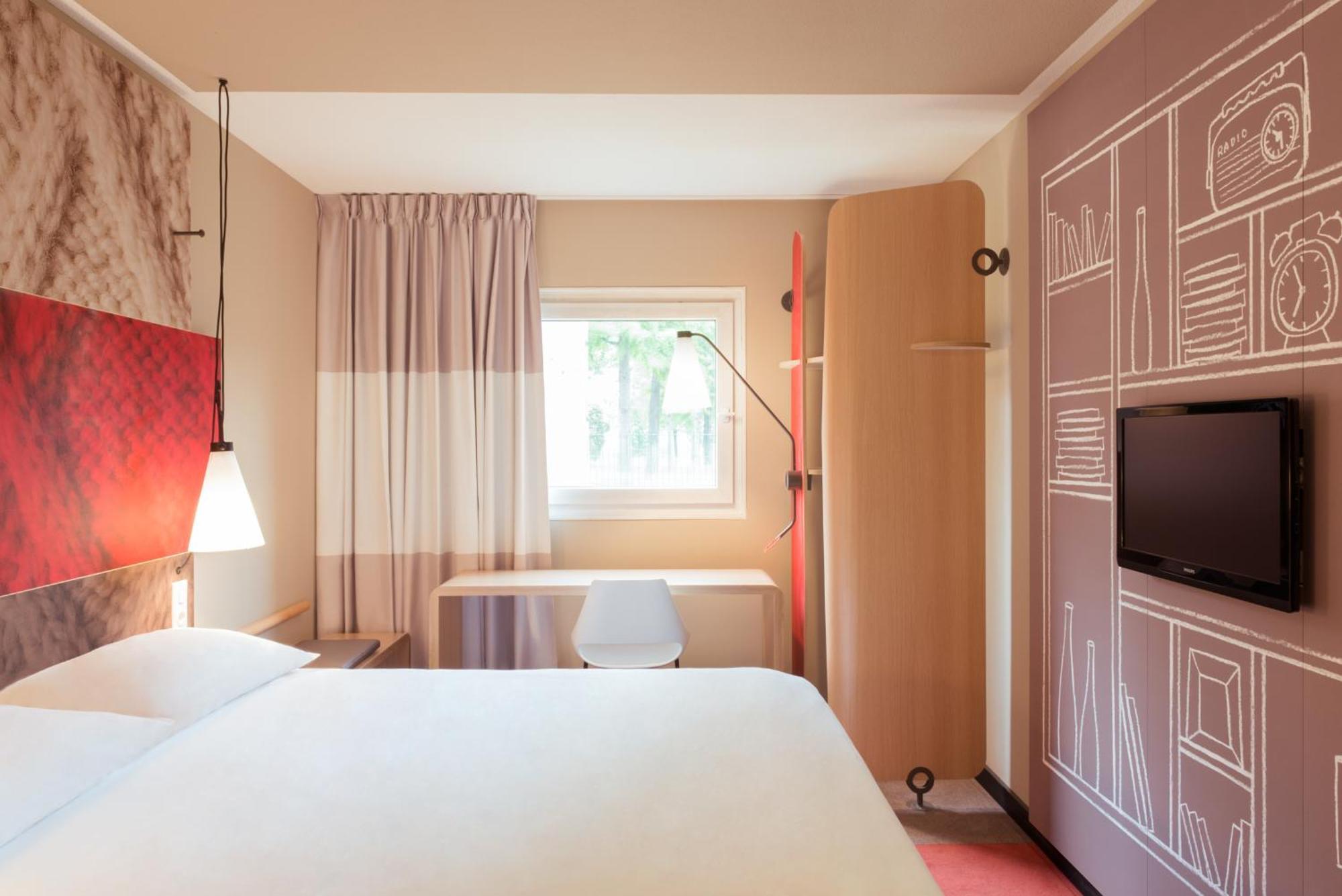 Standard Double Room Sofa Bed,551080977:JPEG