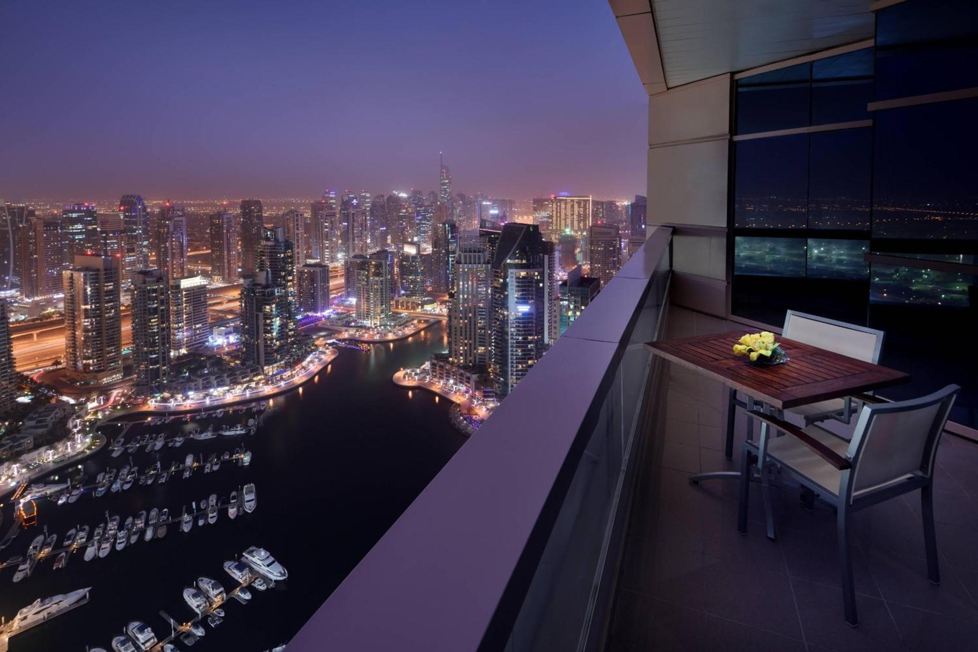 Renovated Three Bedroom Marina View Balcony 1 King 1 Queen 2 Twin,1542552076:JPEG