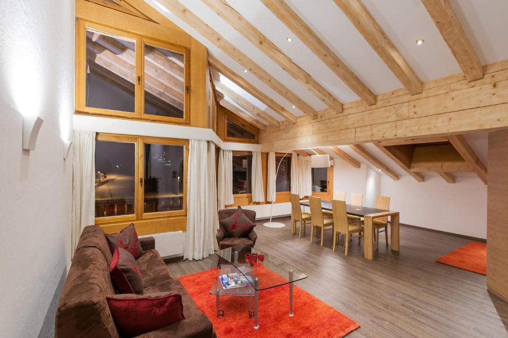 Penthouse Suite,1580335327:JPEG