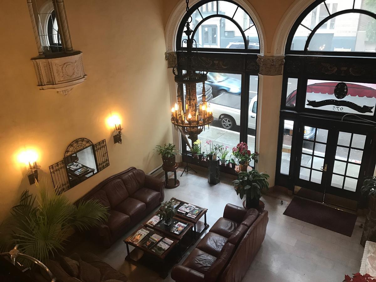 Family Room,638317962:JPEG