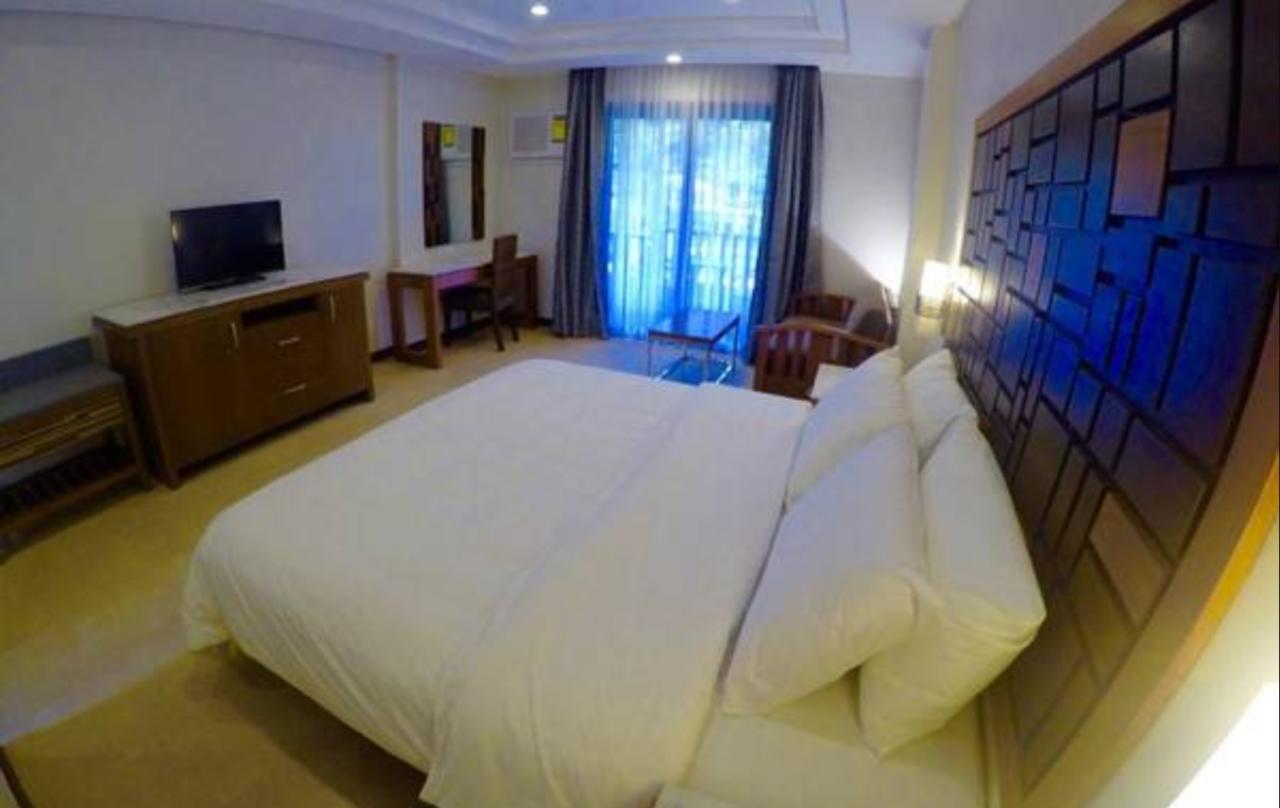 Deluxe King Room,640175475:JPEG