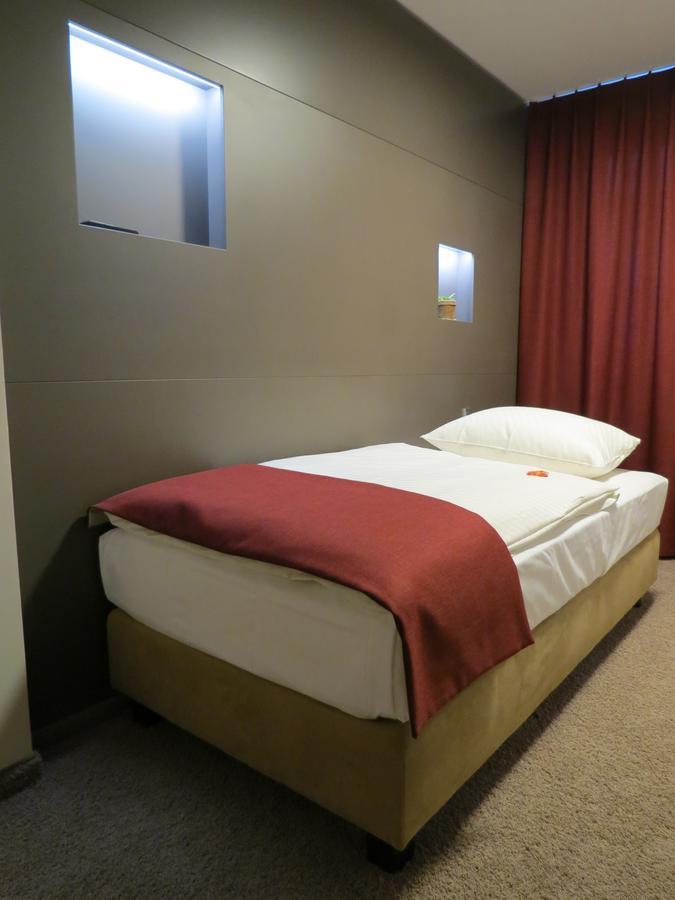 Triple Room,640977993:JPEG