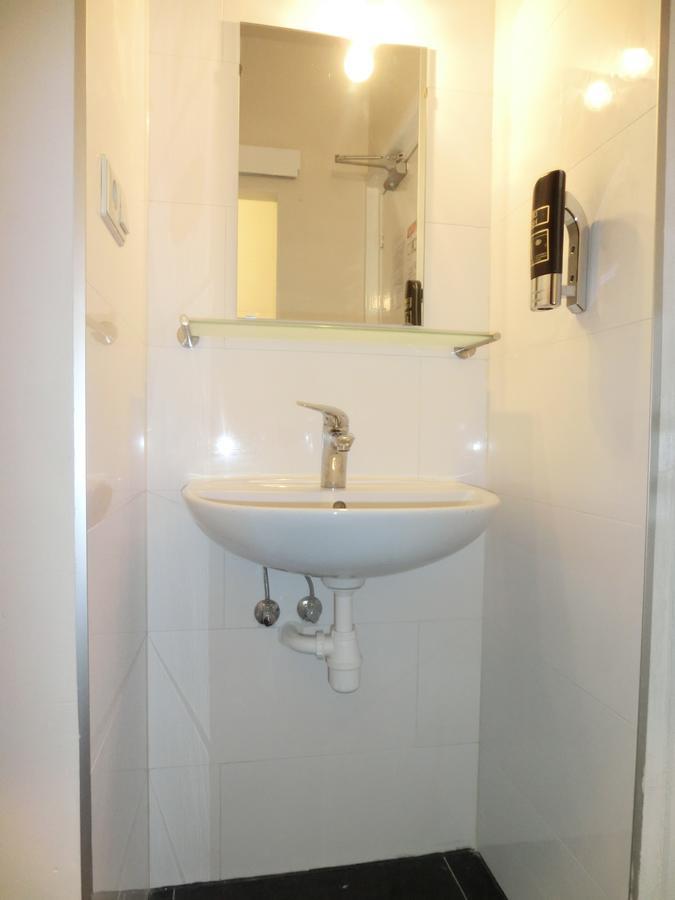 Basic Family Room Attic Room Private Bathroom,996021046:JPEG