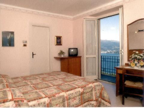 Double or Twin Room Balcony Lake View,65254669:JPEG