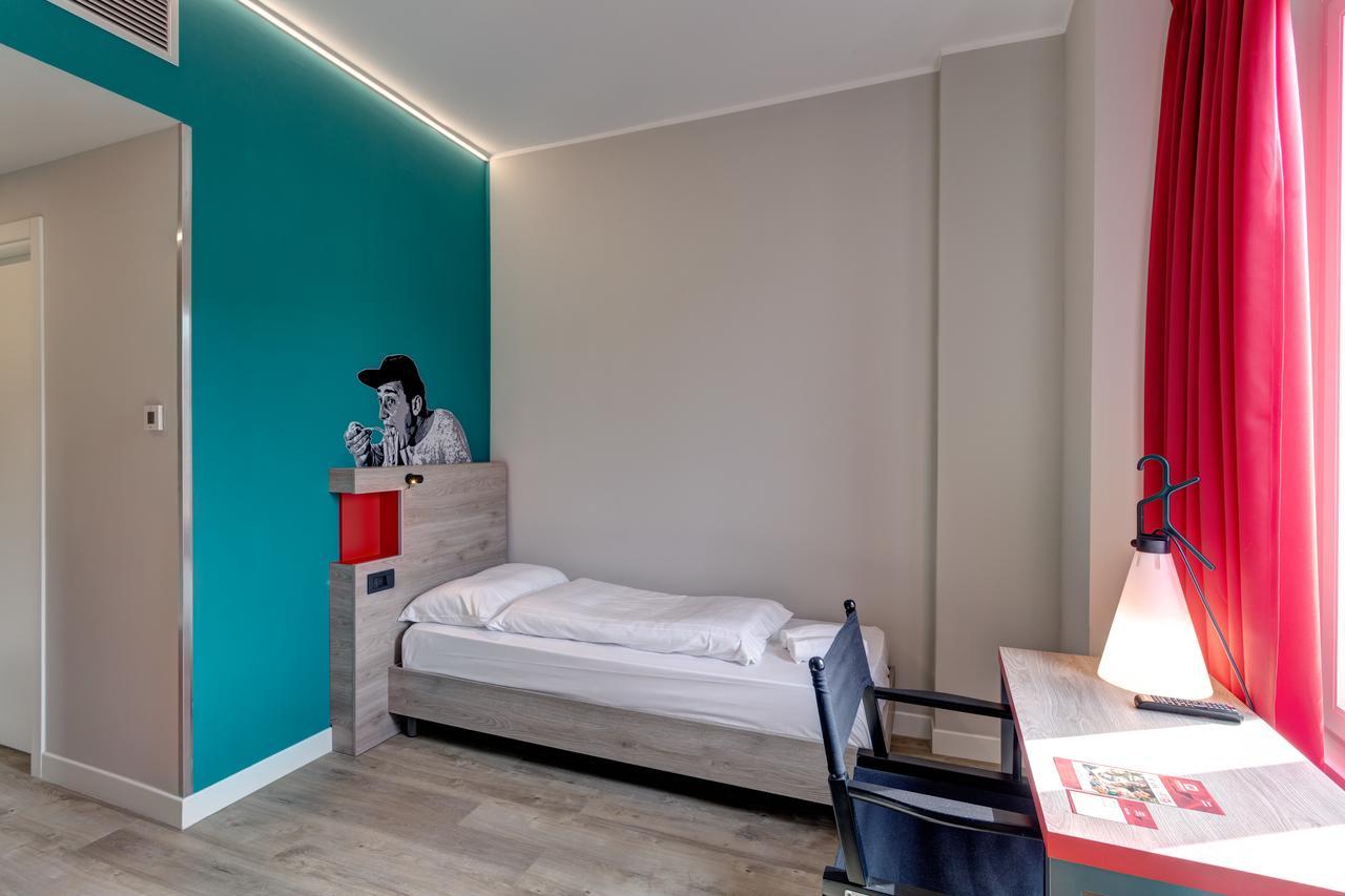 Single Room,664192713:JPEG