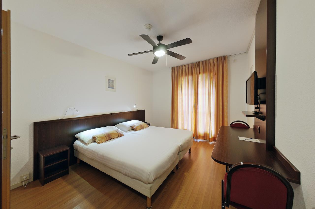 Single Room,664255038:JPEG
