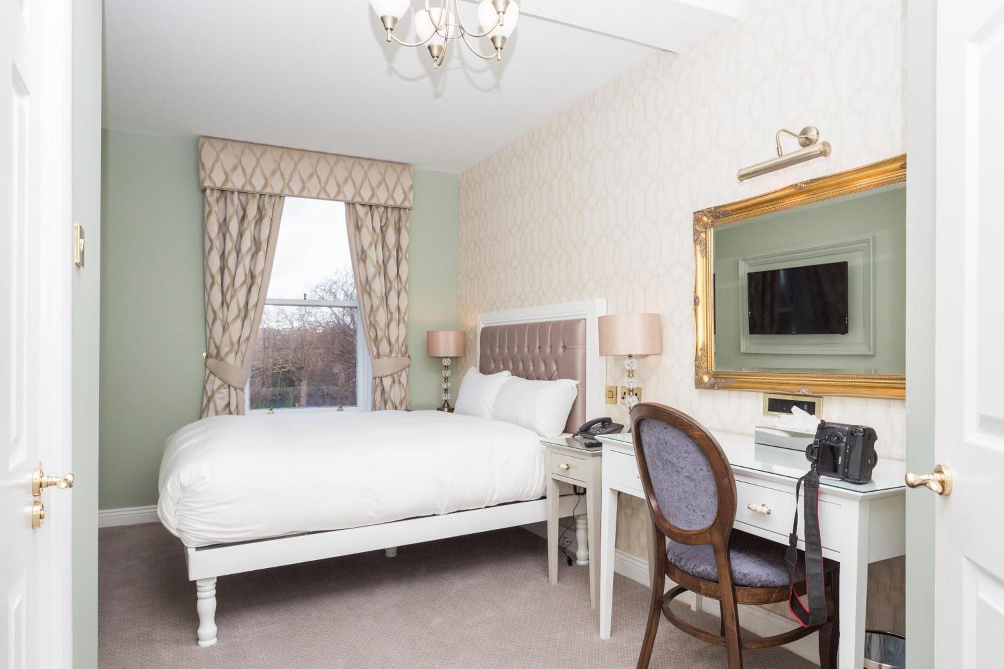 Small Double Room,775216453:JPEG