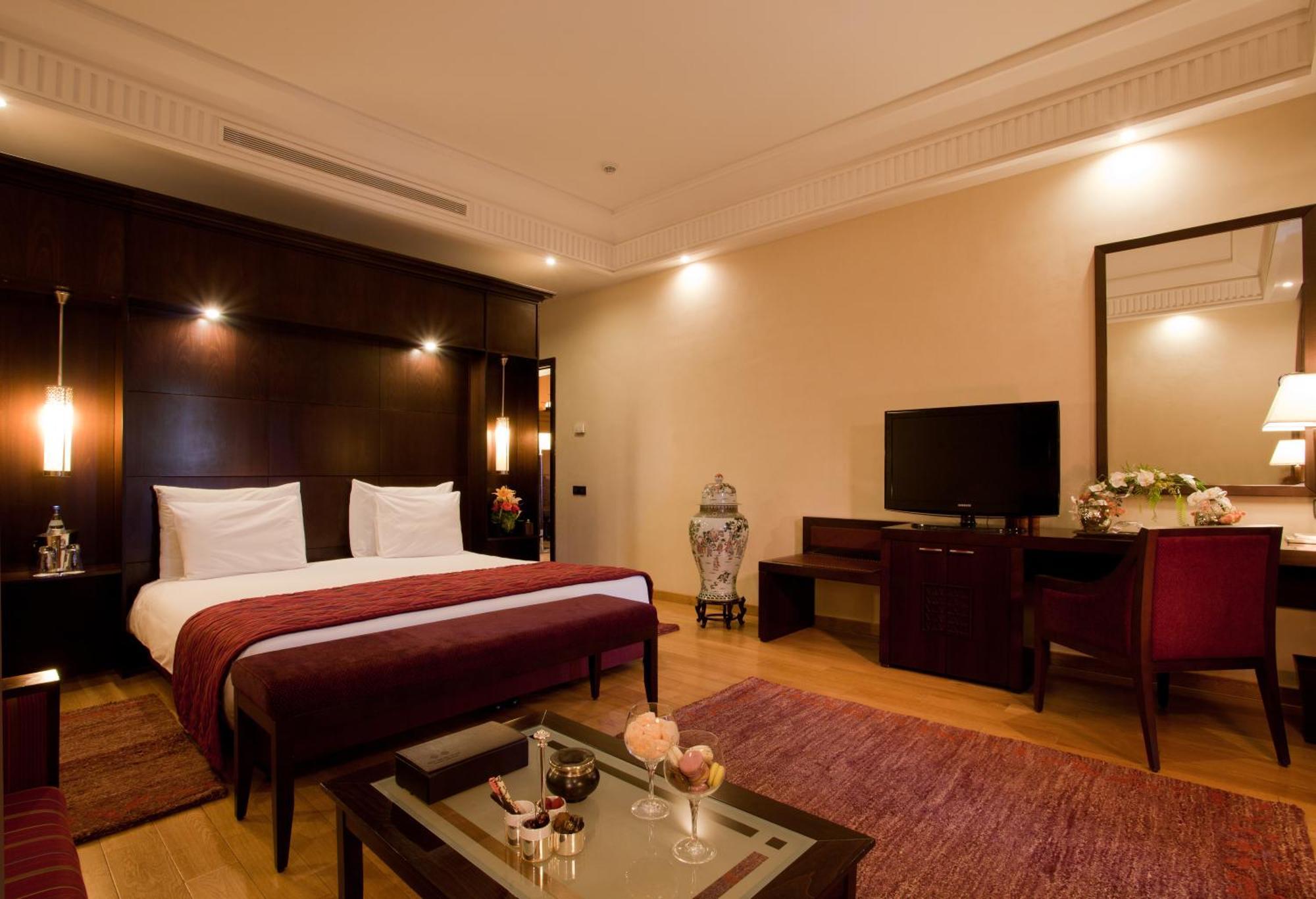 Premium Suite King Size Bed Garden View,718450321:JPEG
