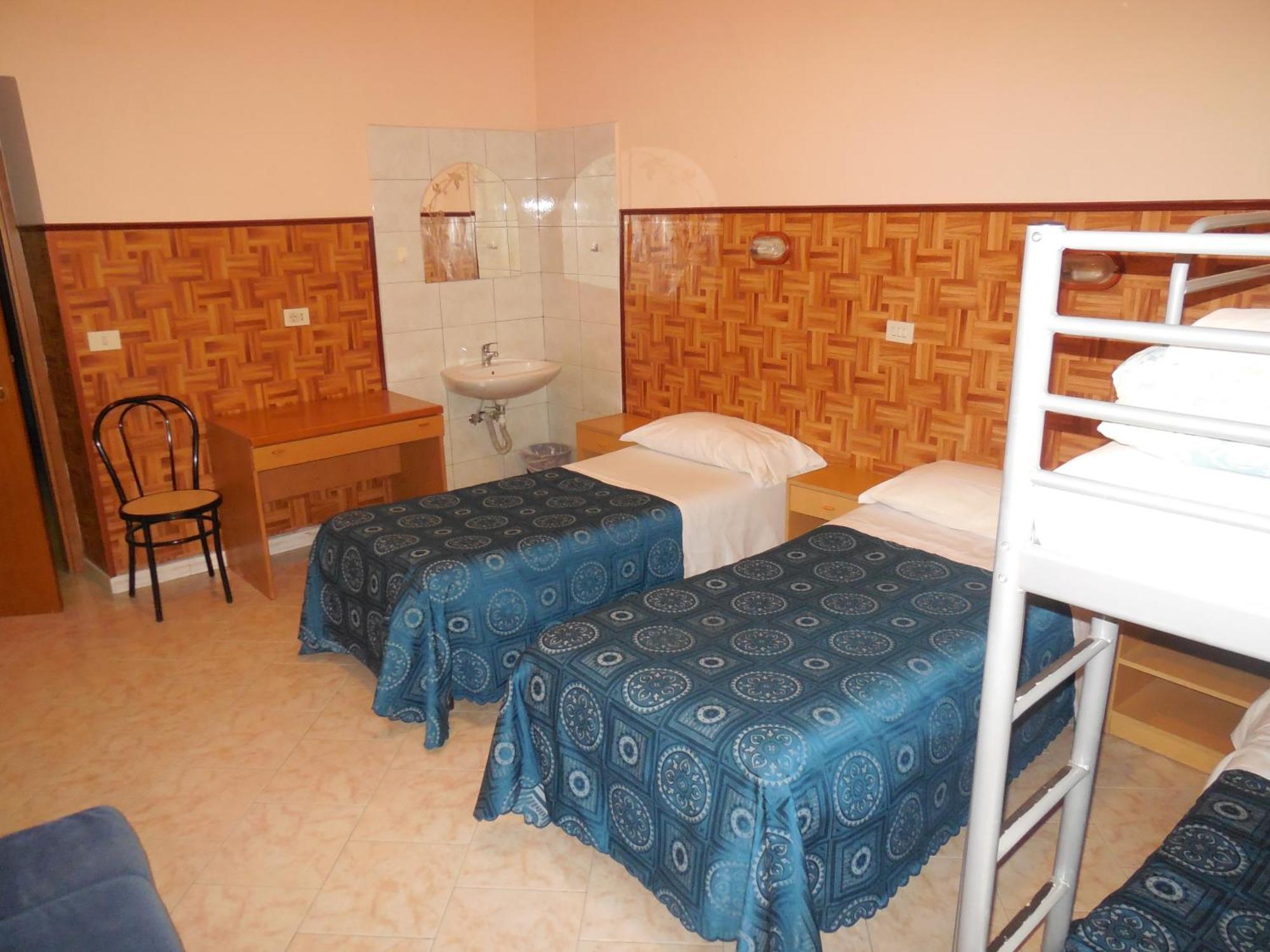 Bed 5-Bed Female Dormitory Room,762900409:JPEG
