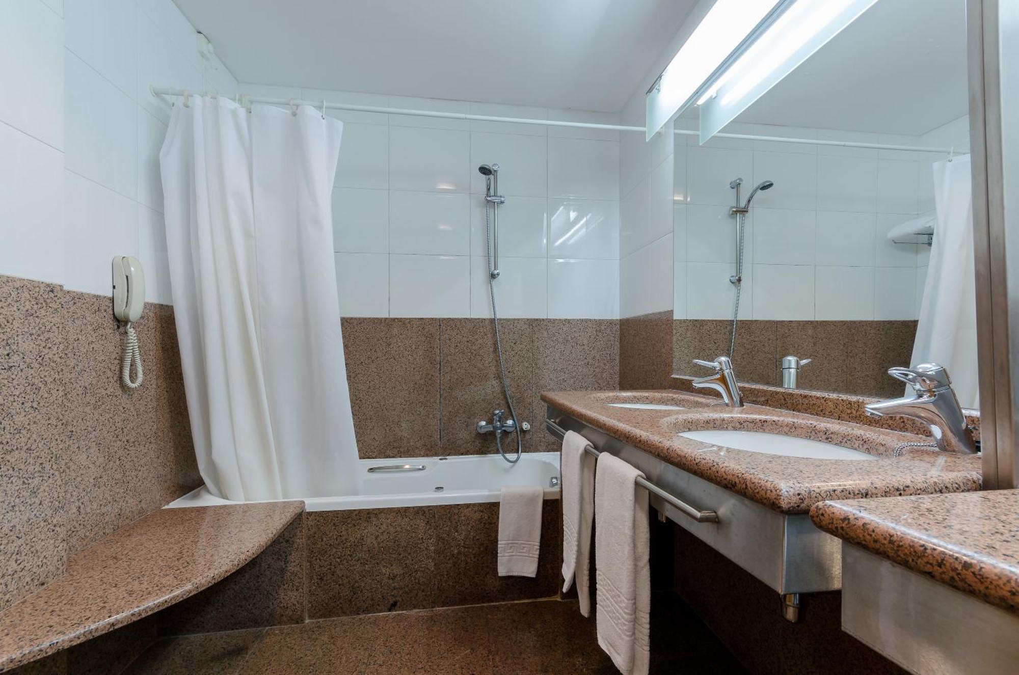Standard Triple Room,424923498:JPEG