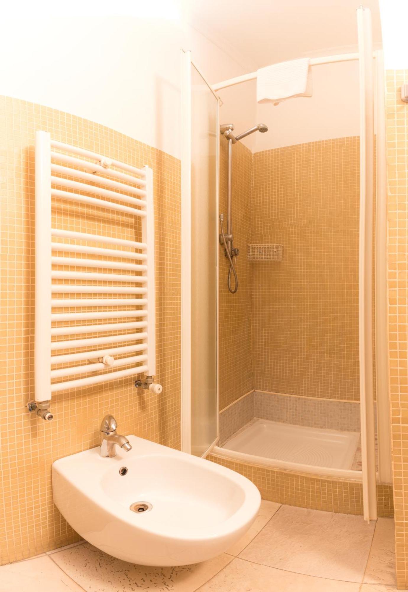 Single Room,705086149:JPEG