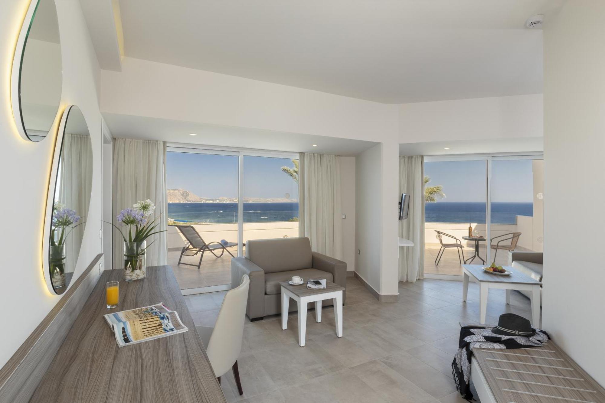 Executive Family Room Balcony Sea View,705335575:JPEG