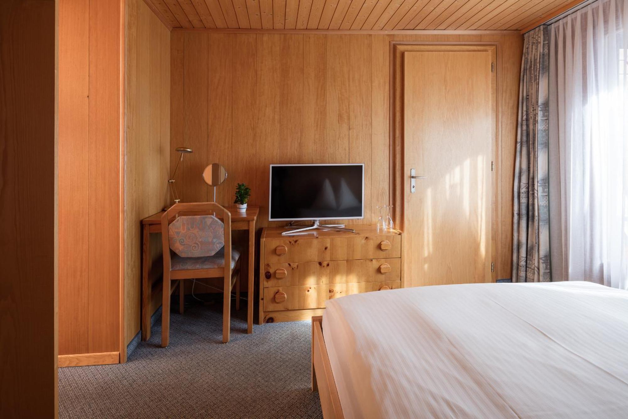 Single Room,713089930:JPEG