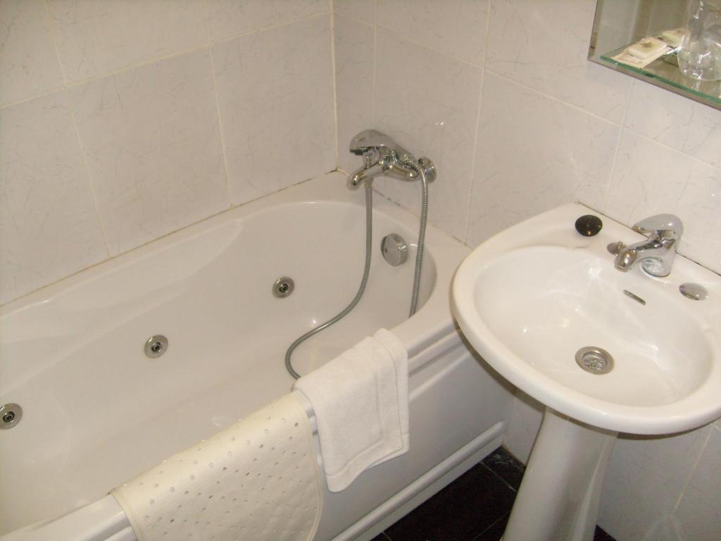 Twin Room,169104612:JPEG