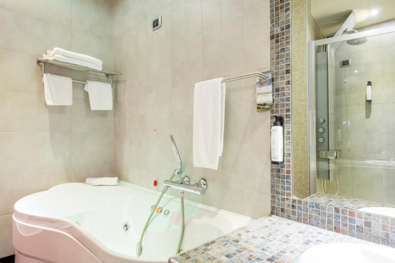 Habitación Doble Superior con balcón y baño