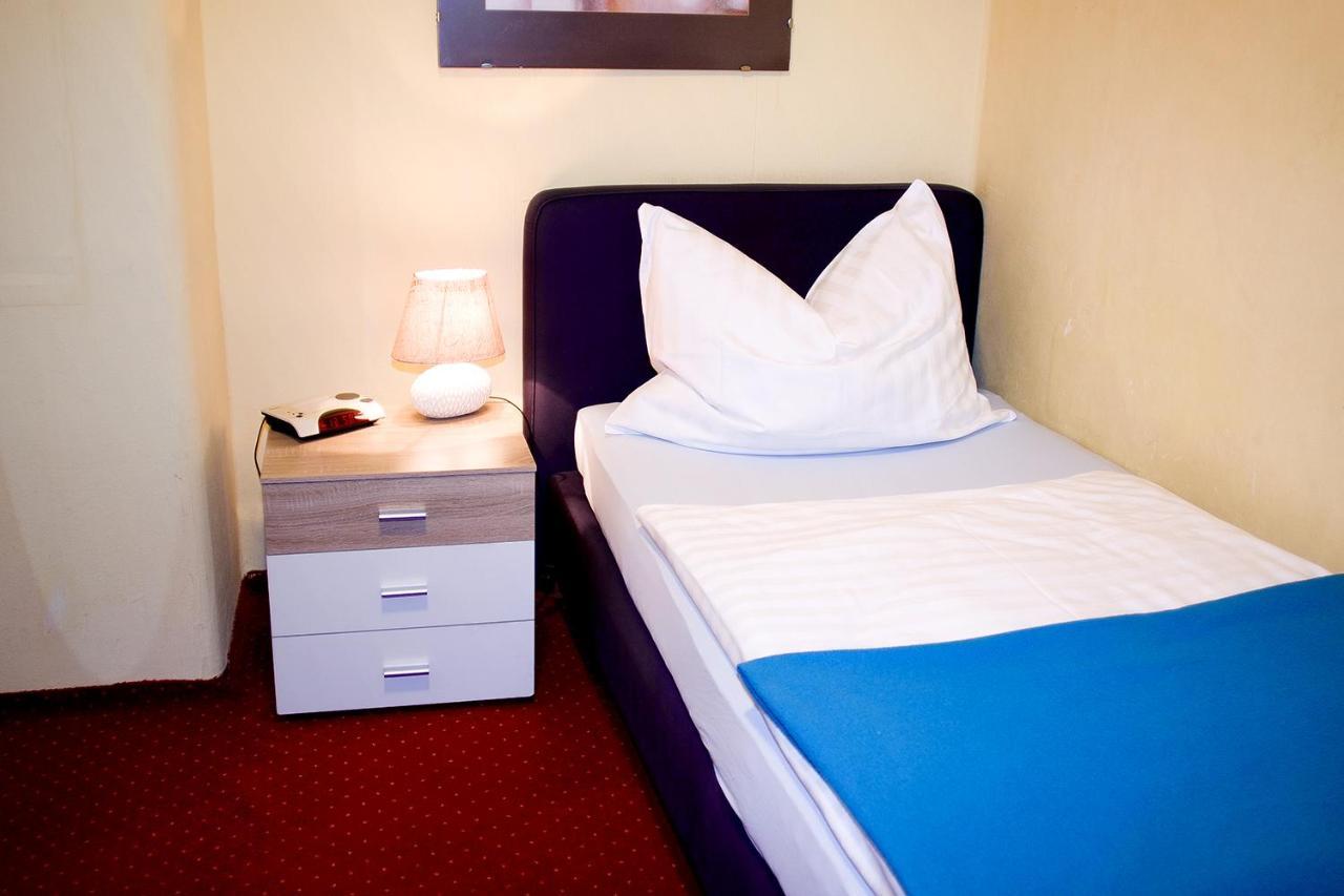 Single Room,781162068:JPEG