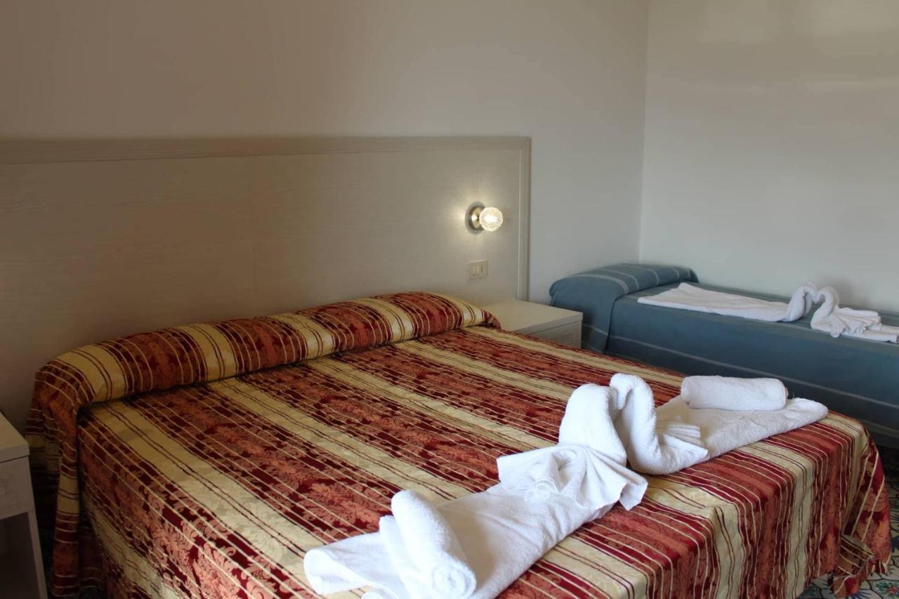 Triple Room,776643241:JPEG