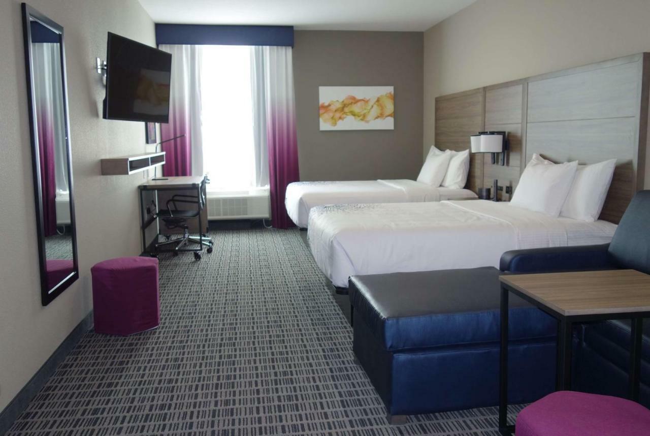 Deluxe Queen Room with Two Queen Beds - Non-Smoking
