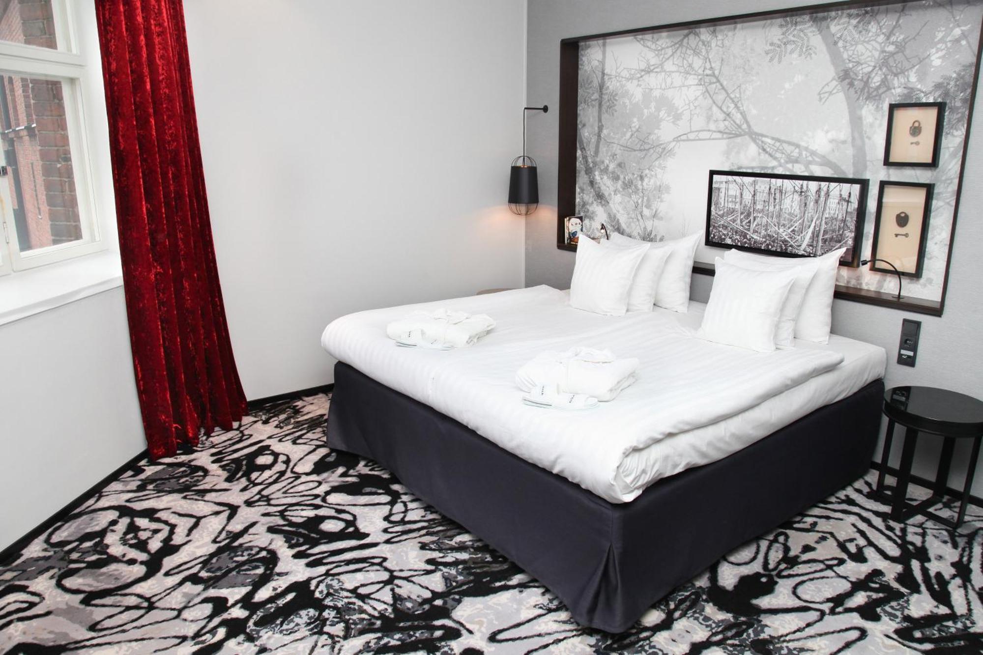 Junior Suite, 1 King, Courtyard view,1403055623:JPEG