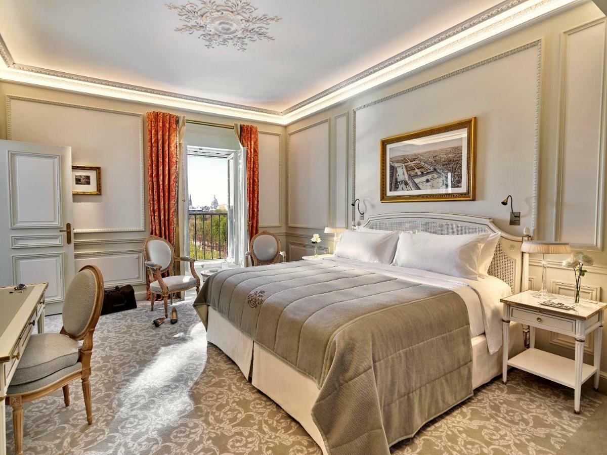 Executive Suite, Eiffel view,807098589:JPEG
