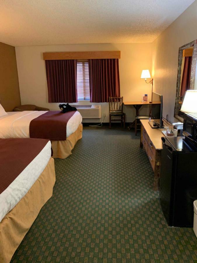 Queen Room with Two Queen Beds - Non-Smoking,1003447011:JPEG