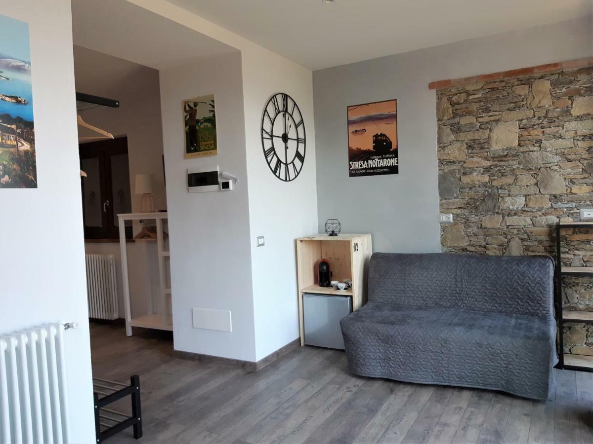 Family Room with Lake View,872939426:JPEG