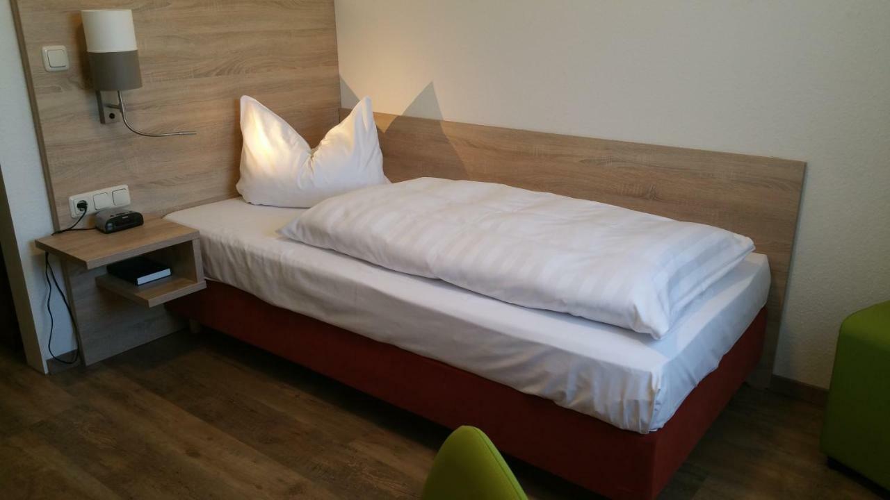 Single Room,885611773:JPEG