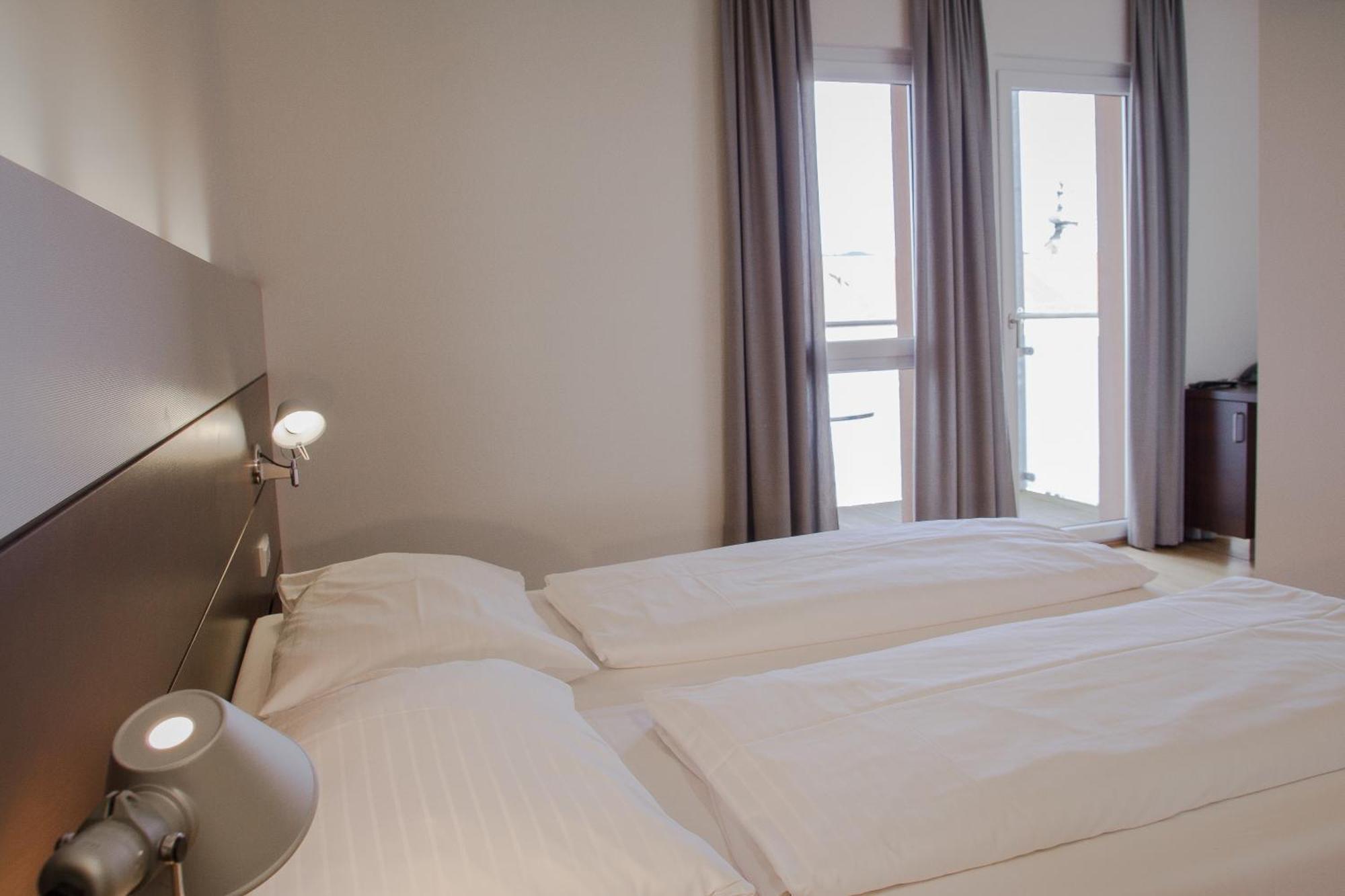 Large Double Room,111968493:JPEG