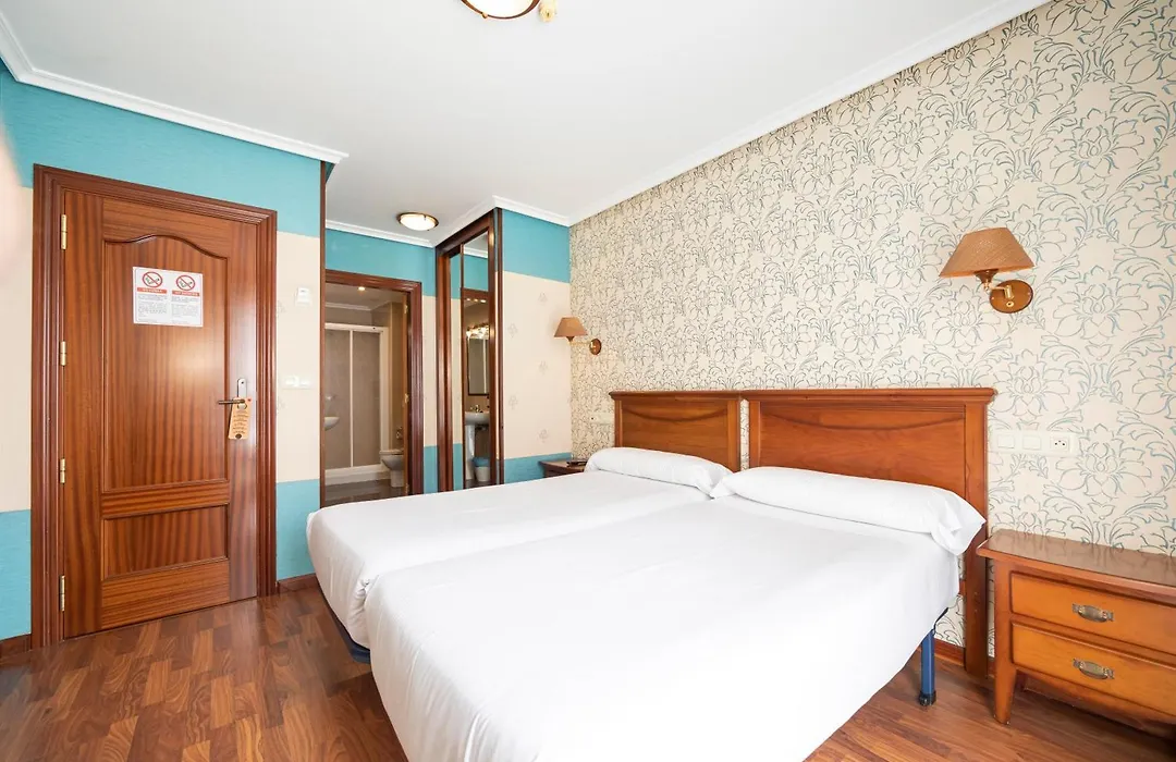 Hotel Puerto de Candás-1