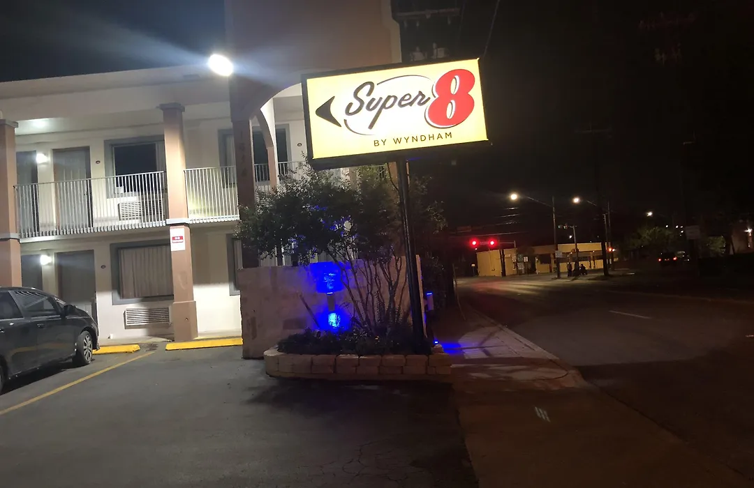 Super 8 By Wyndham San Antonio Pearl District Downtown-1
