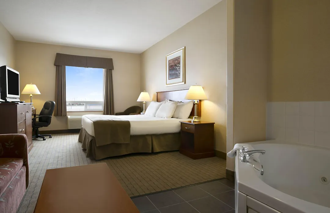 Days Inn By Wyndham Moose Jaw-1