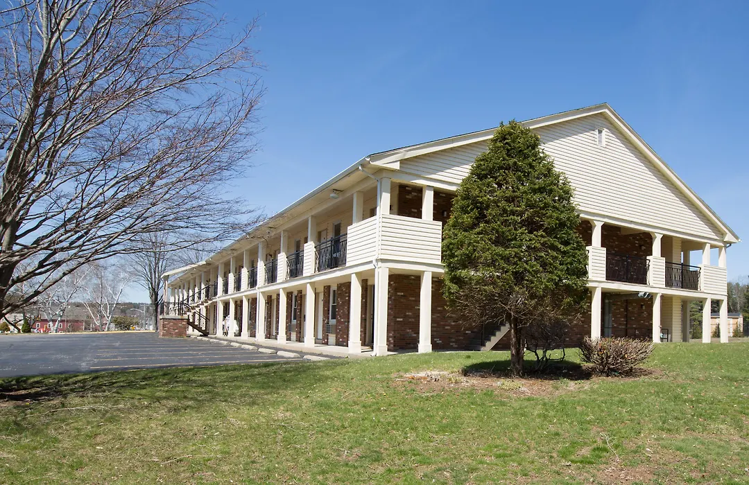 Econo Lodge Sturbridge Route 20-1