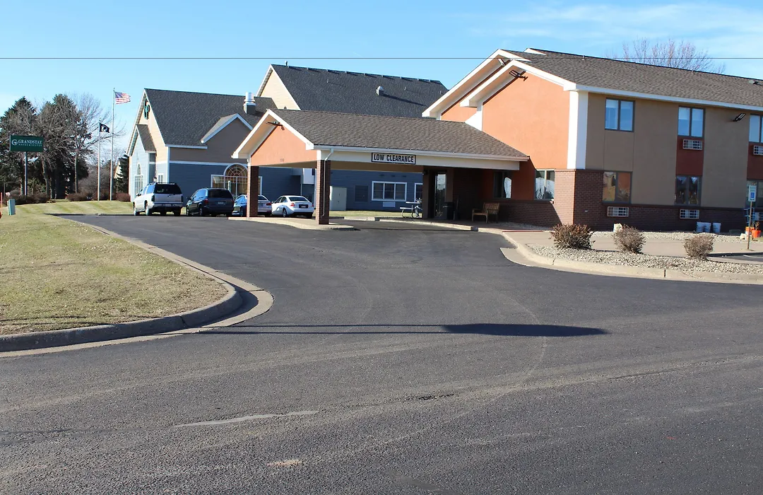 Coratel Inn And Suites By Jasper Stillwater-1
