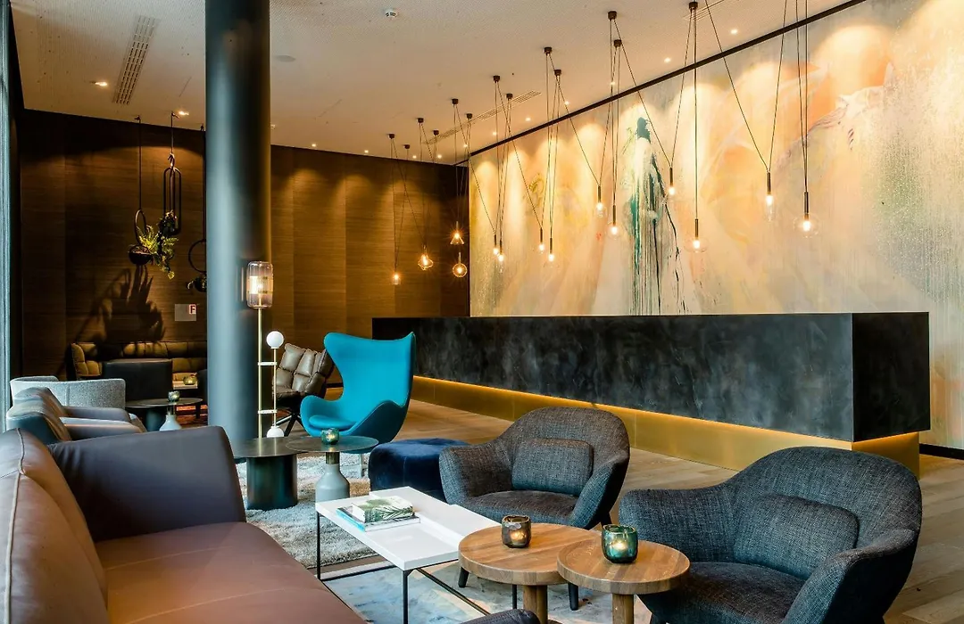 Motel One Köln-Neumarkt-1